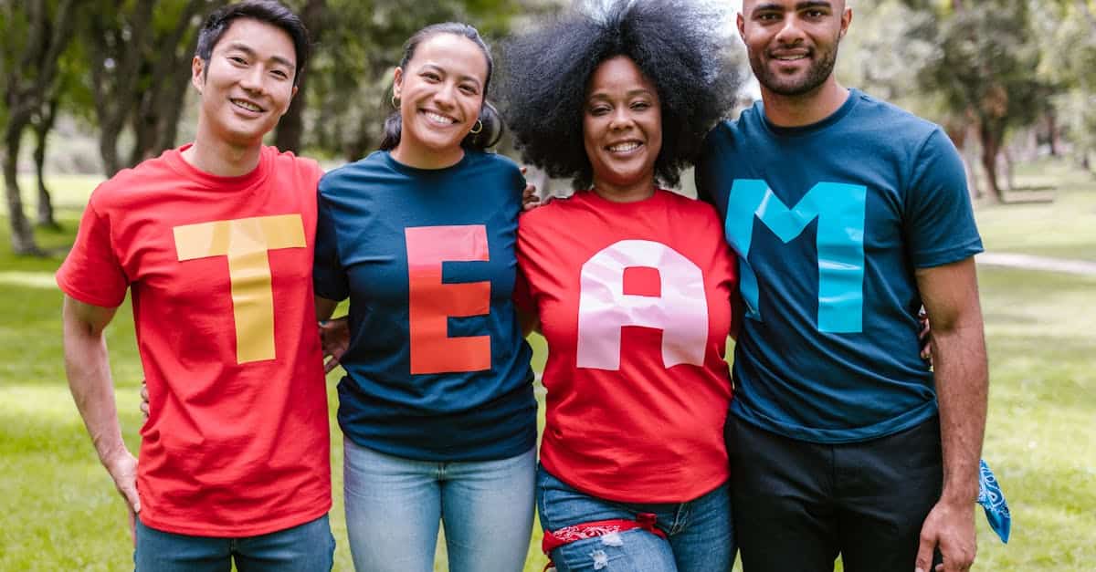 Équipe réunie autour d'une activité collective