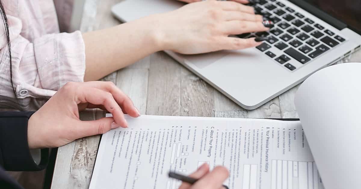 Contrat d assurance professionnelle signe au bureau